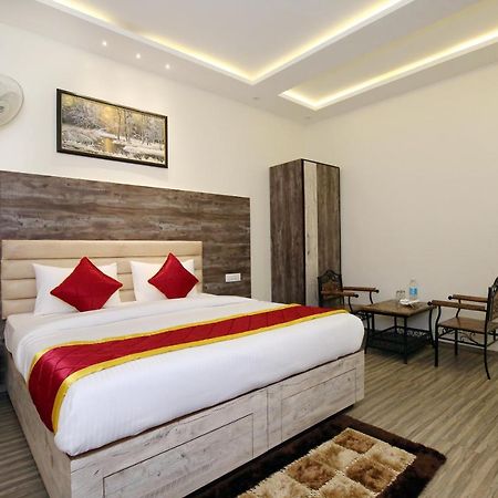 Oyo 9159 Hotel Royal Woodslark Zirakpur Bagian luar foto