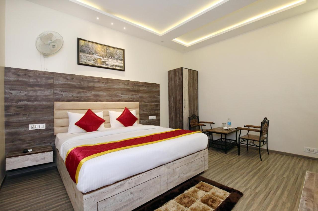 Oyo 9159 Hotel Royal Woodslark Zirakpur Bagian luar foto