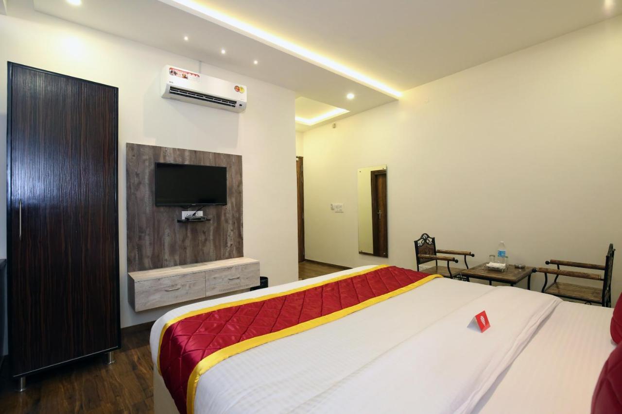 Oyo 9159 Hotel Royal Woodslark Zirakpur Bagian luar foto